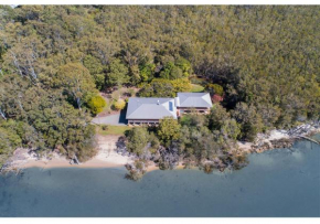 Blissful Lake Retreat, Cootharaba